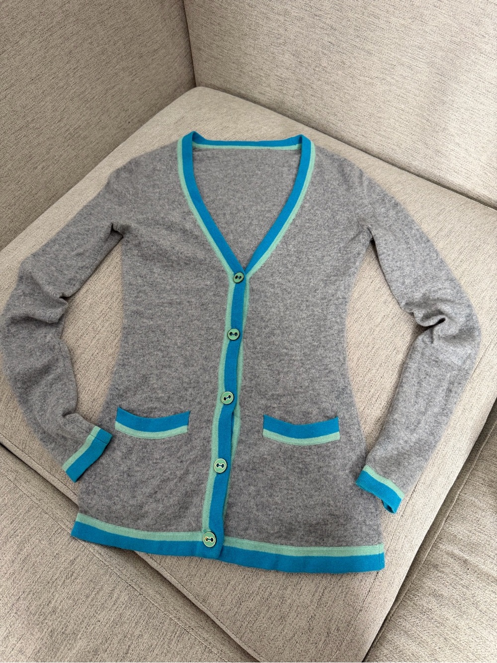 C .Wonder 100% cashmere tennis tipped colorblock cardigan Gray Blue Sz S